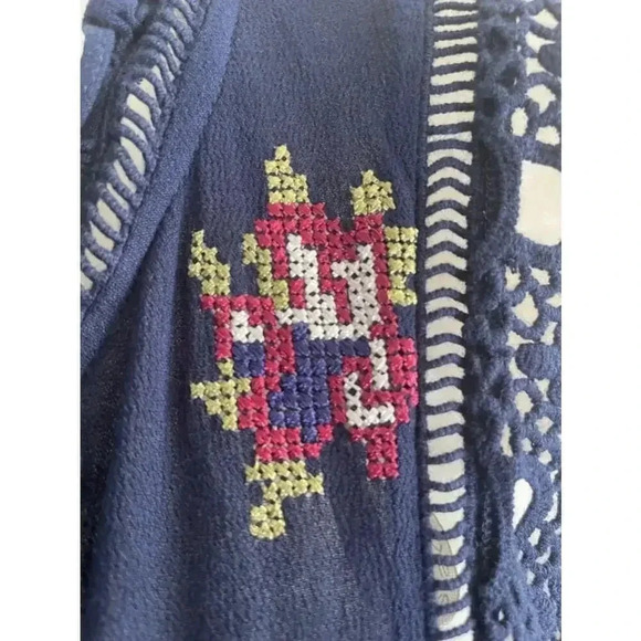 Women's‎ Pale Sky Blue Floral Embroidered Sleeveless Top Size S Stitch Fix 0072 - Picture 3 of 11